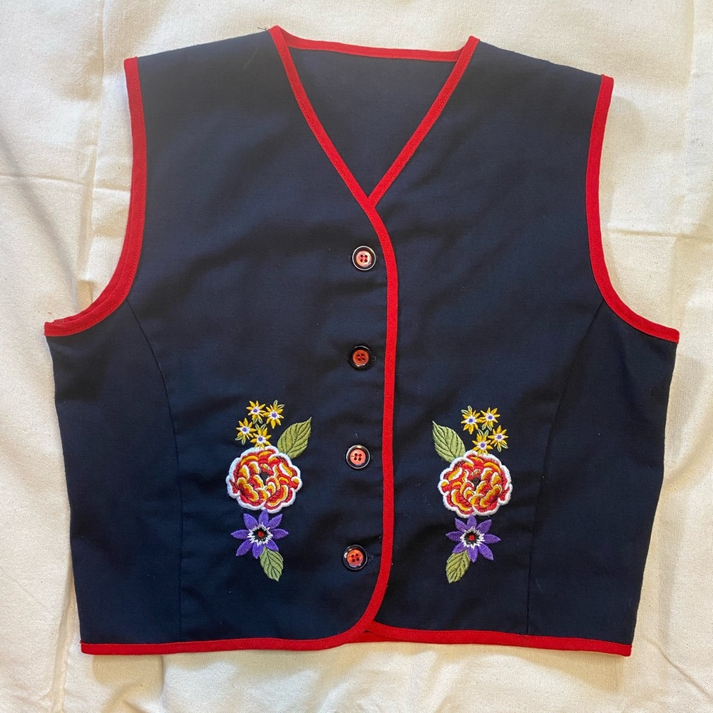 EVA Vintage 90s Square Fit Floral Embroidered Red Trimmed Vest Boho Teacher SZ8